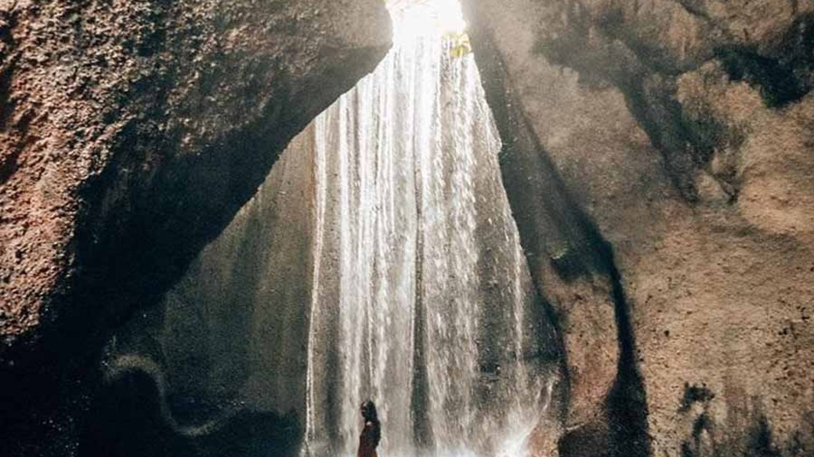 Tukad-Cepung-Waterfall-Instagramable-Tour.jpg